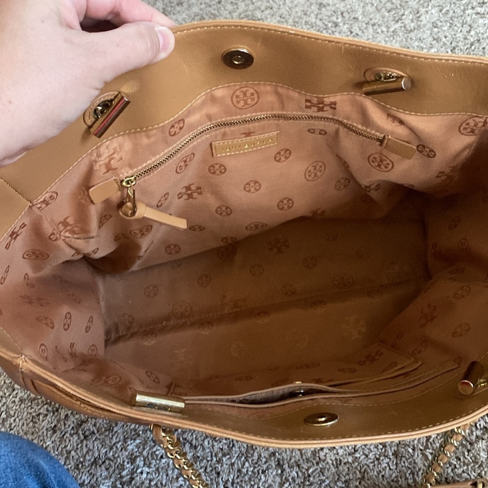 SOLD Tory Burch shoulder bag in Light Camel - Picture 4 of 10